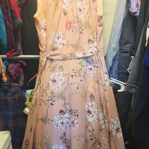 Beautiful and light women's size 16 dress
